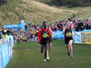 Sprint finish between Eliud Kipchoge and Jonny Hay, Mens 3k, BUPA Great Edinburgh Cross Country.